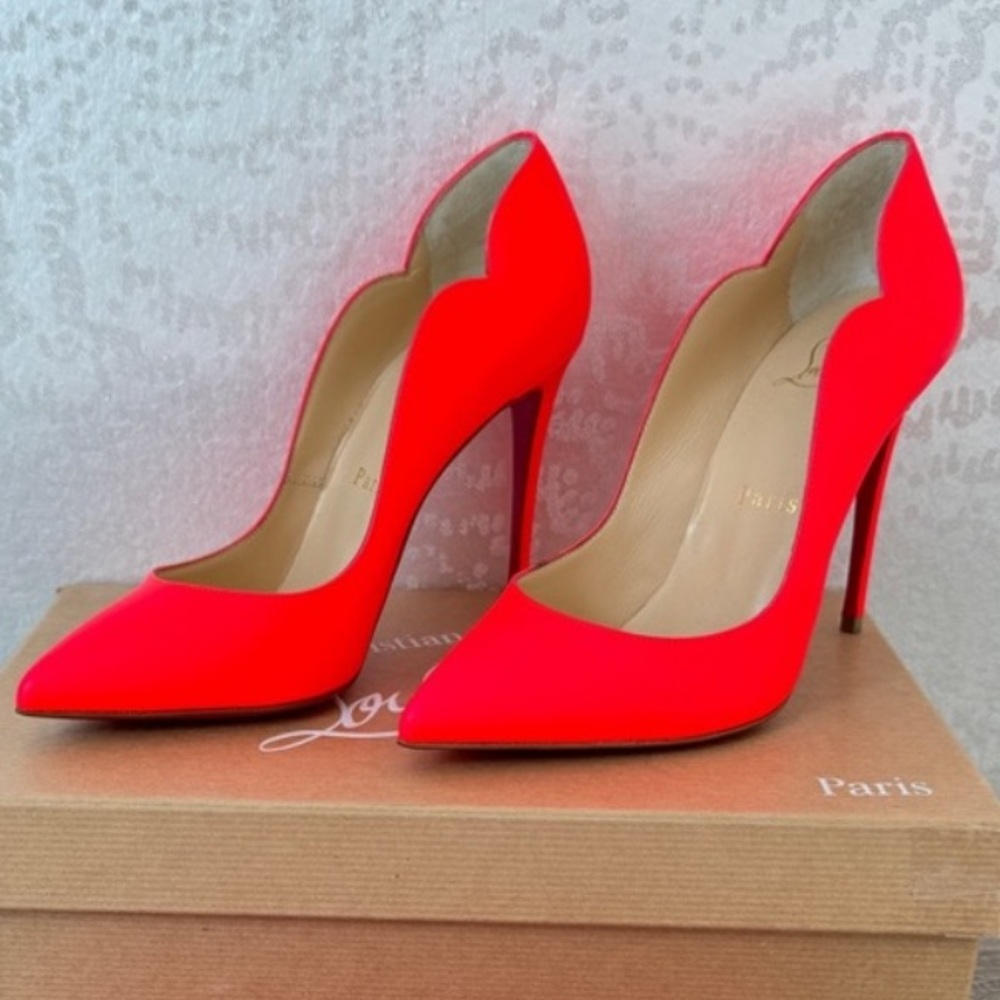 AUTHENTIC CHRISTIAN LOUBOUTIN HOT CHICK 100 FLUO MATT IN BIKINI PINK